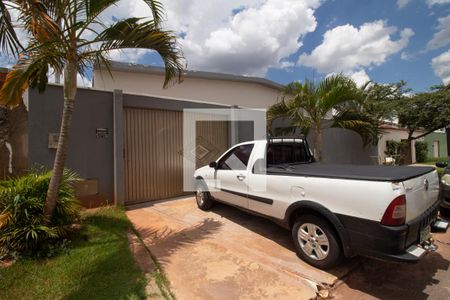 Casa para alugar com 220m², 3 quartos e 4 vagasFachada