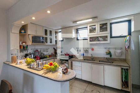 Casa à venda com 580m², 5 quartos e sem vagaCozinha e Área de Serviço