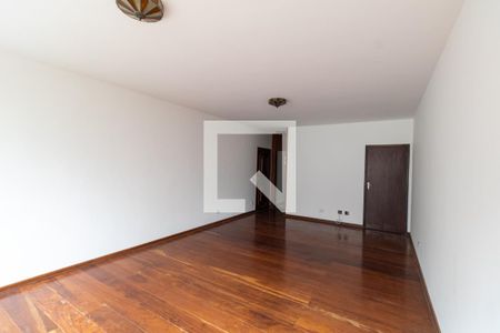 Sala de casa à venda com 3 quartos, 260m² em Jardim das Vertentes, São Paulo