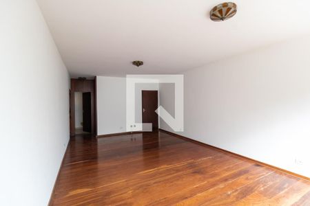 Sala de casa à venda com 3 quartos, 260m² em Jardim das Vertentes, São Paulo