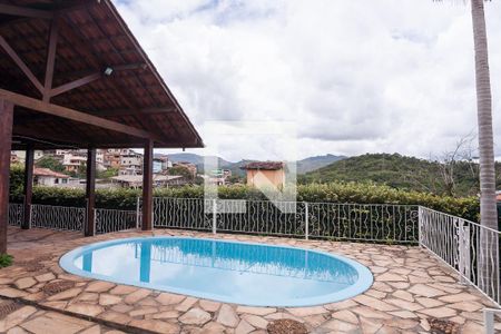 Casa à venda com 273m², 3 quartos e 3 vagaspiscina