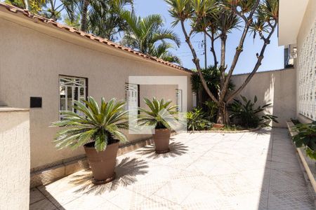 Casa à venda com 300m², 5 quartos e 5 vagasQuintal de Entrada e Jardim