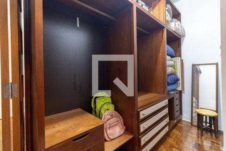 Casa à venda com 300m², 5 quartos e 5 vagasCloset da Suíte da Casa 1