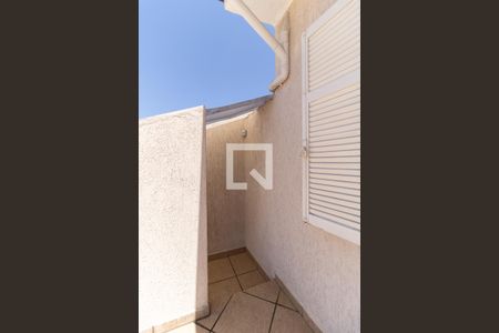 Casa à venda com 300m², 5 quartos e 5 vagasEscada