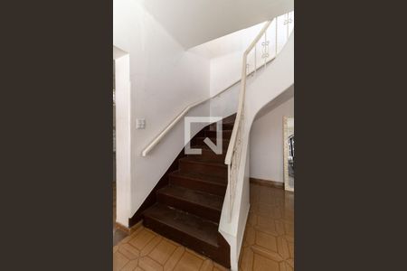 Casa à venda com 300m², 5 quartos e 5 vagasEscada