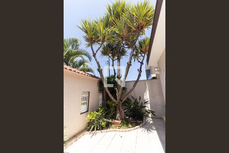 Casa à venda com 300m², 5 quartos e 5 vagasQuintal de Entrada e Jardim