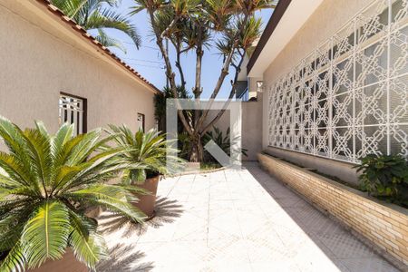 Casa à venda com 300m², 5 quartos e 5 vagasQuintal de Entrada e Jardim