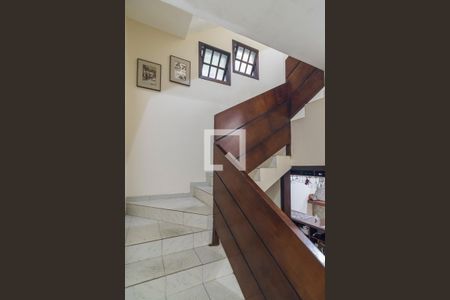 Escada de casa à venda com 5 quartos, 268m² em Vila Humaita, Santo André