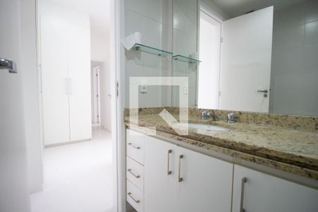 Apartamento à venda com 82m², 3 quartos e 1 vagaBanheiro da Suíte