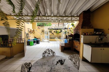 Casa à venda com 270m², 3 quartos e 5 vagas Casa à venda com 270m², 3 quartos e 5 vagasQuintal/Área de lazer