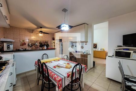 Casa à venda com 270m², 3 quartos e 5 vagas Casa à venda com 270m², 3 quartos e 5 vagasCozinha