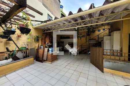 Casa à venda com 270m², 3 quartos e 5 vagas Casa à venda com 270m², 3 quartos e 5 vagasQuintal/Área de lazer