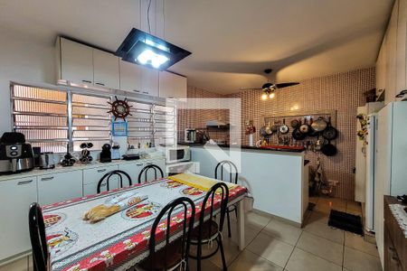 Casa à venda com 270m², 3 quartos e 5 vagas Casa à venda com 270m², 3 quartos e 5 vagasCozinha