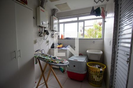 Apartamento à venda com 200m², 4 quartos e 3 vagas Apartamento à venda com 200m², 4 quartos e 3 vagasCozinha e Área de Serviço