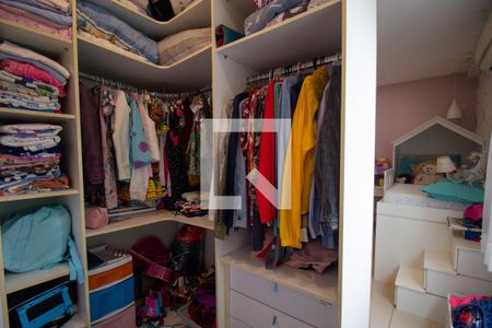 Apartamento à venda com 200m², 4 quartos e 3 vagas Apartamento à venda com 200m², 4 quartos e 3 vagasCloset da Suíte 3