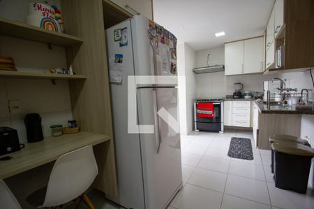Apartamento à venda com 200m², 4 quartos e 3 vagas Apartamento à venda com 200m², 4 quartos e 3 vagasCozinha e Área de Serviço