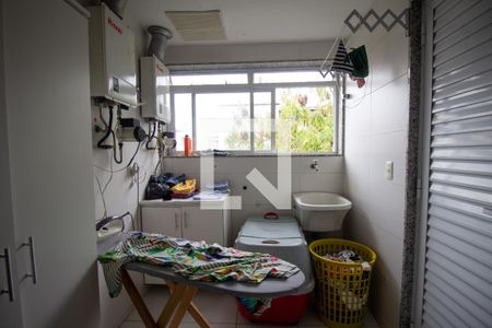 Apartamento à venda com 200m², 4 quartos e 3 vagas Apartamento à venda com 200m², 4 quartos e 3 vagasCozinha e Área de Serviço