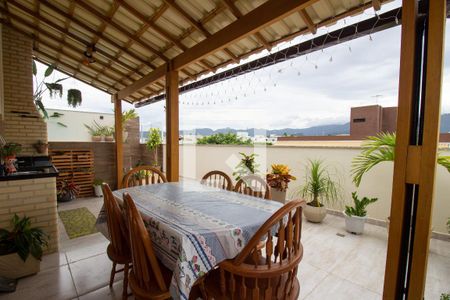 Apartamento à venda com 200m², 4 quartos e 3 vagas Apartamento à venda com 200m², 4 quartos e 3 vagasCobertura