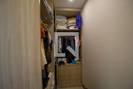 Apartamento à venda com 200m², 4 quartos e 3 vagas Apartamento à venda com 200m², 4 quartos e 3 vagasCloset da Suíte 1