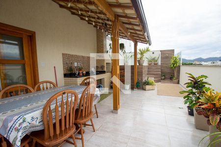 Apartamento à venda com 200m², 4 quartos e 3 vagas Apartamento à venda com 200m², 4 quartos e 3 vagasCobertura