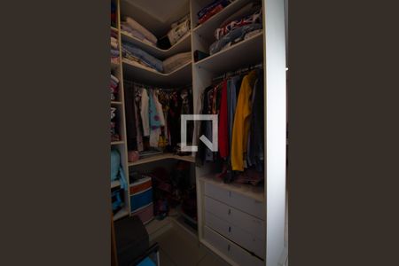 Apartamento à venda com 200m², 4 quartos e 3 vagas Apartamento à venda com 200m², 4 quartos e 3 vagasCloset da Suíte 3