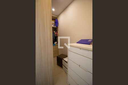 Apartamento à venda com 200m², 4 quartos e 3 vagas Apartamento à venda com 200m², 4 quartos e 3 vagasCloset da Suíte 1