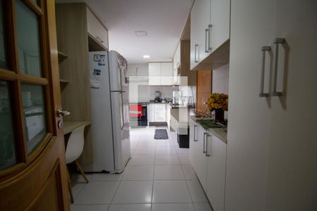 Apartamento à venda com 200m², 4 quartos e 3 vagas Apartamento à venda com 200m², 4 quartos e 3 vagasCozinha e Área de Serviço