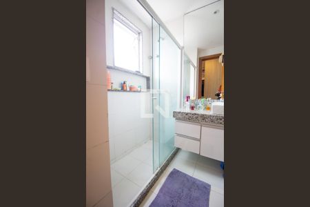 Apartamento à venda com 200m², 4 quartos e 3 vagas Apartamento à venda com 200m², 4 quartos e 3 vagasBanheiro da Suíte 1