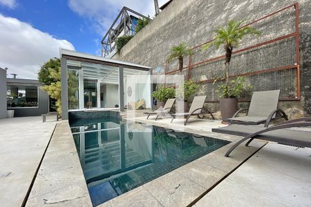 Casa à venda com 600m², 4 quartos e 4 vagasÁrea de Lazer - Piscina