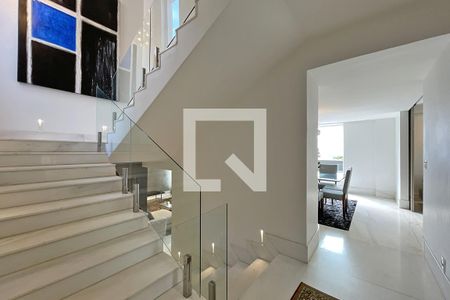 Casa à venda com 600m², 4 quartos e 4 vagasEscadas Quartos