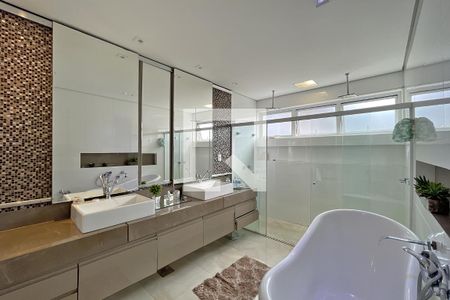 Casa à venda com 600m², 4 quartos e 4 vagasBanheiro da Suíte Master