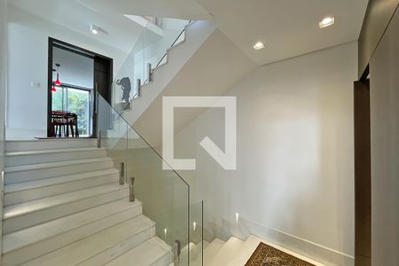 Casa à venda com 600m², 4 quartos e 4 vagasEscadas - Cozinha