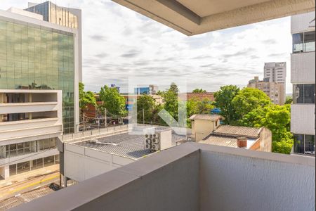 Sala com Varanda - Vista de apartamento para alugar com 1 quarto, 67m² em Centro, Gravataí
