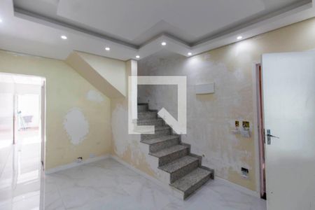 Sala de casa para alugar com 2 quartos, 135m² em Jardim Laone, São Paulo