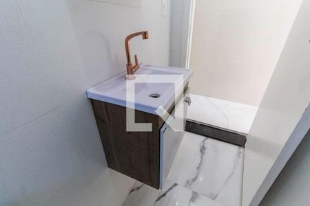 Lavabo  de casa para alugar com 2 quartos, 135m² em Jardim Laone, São Paulo