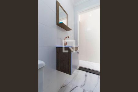 Lavabo  de casa para alugar com 2 quartos, 135m² em Jardim Laone, São Paulo