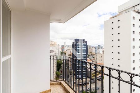 Sacada de apartamento à venda com 3 quartos, 200m² em Aclimação, São Paulo