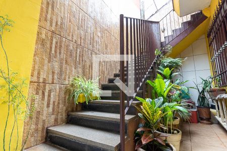 Casa à venda com 143m², 4 quartos e 2 vagasEscada