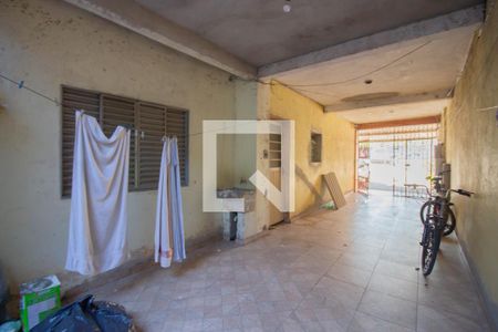 Casa para alugar com 21m², 2 quartos e 1 vagaÁrea de Serviço