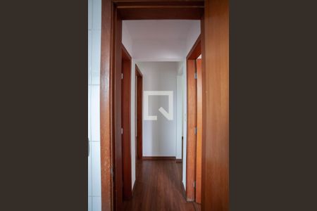 Corredor de apartamento para alugar com 3 quartos, 71m² em Manacás, Belo Horizonte