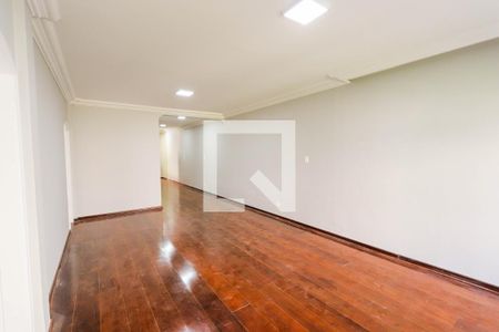 Casa para alugar com 650m², 5 quartos e 4 vagas Casa para alugar com 650m², 5 quartos e 4 vagasSala de Jantar