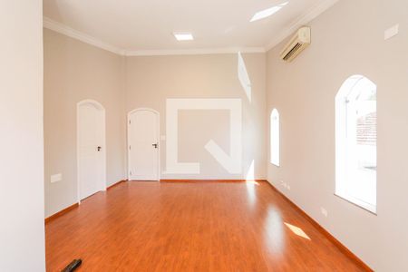 Casa para alugar com 650m², 5 quartos e 4 vagas Casa para alugar com 650m², 5 quartos e 4 vagasSuíte 1