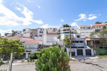 Casa para alugar com 650m², 5 quartos e 4 vagas Casa para alugar com 650m², 5 quartos e 4 vagasVaranda - Suíte 1