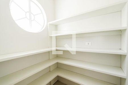 Casa para alugar com 650m², 5 quartos e 4 vagas Casa para alugar com 650m², 5 quartos e 4 vagasDespensa