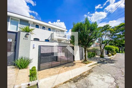 Casa para alugar com 650m², 5 quartos e 4 vagas Casa para alugar com 650m², 5 quartos e 4 vagasFachada