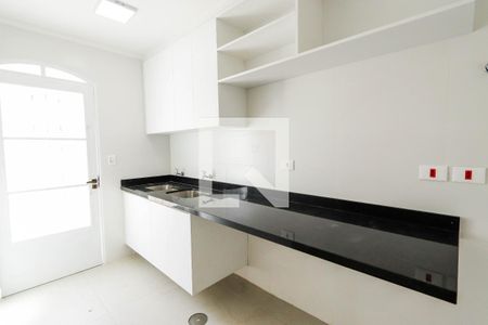 Casa para alugar com 650m², 5 quartos e 4 vagas Casa para alugar com 650m², 5 quartos e 4 vagasÁrea de Serviço