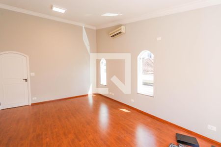 Casa para alugar com 650m², 5 quartos e 4 vagas Casa para alugar com 650m², 5 quartos e 4 vagasSuíte 1