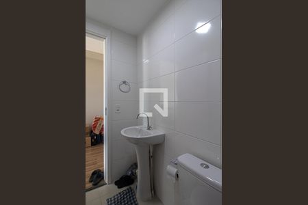 banheiro social de apartamento para alugar com 1 quarto, 24m² em Jardim Santa Emília, São Paulo