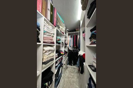 Casa à venda com 270m², 3 quartos e 2 vagasCloset