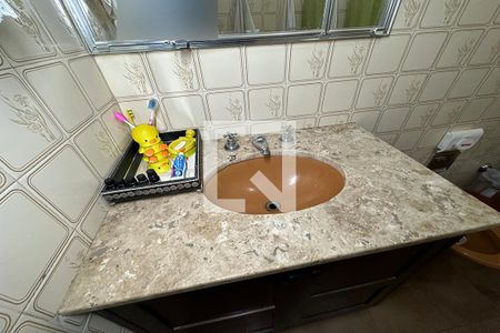 Casa à venda com 270m², 3 quartos e 2 vagasBanheiro